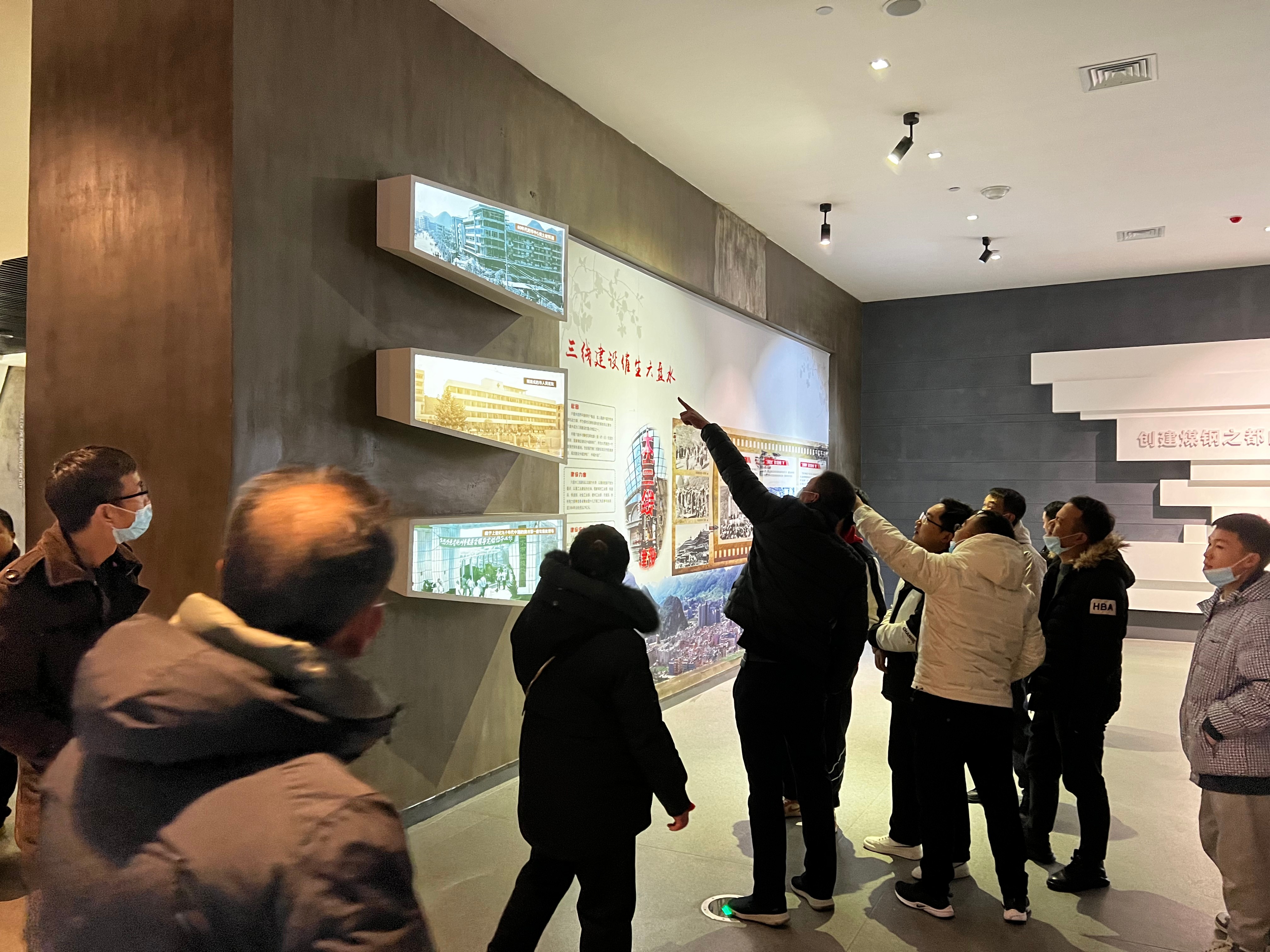 區城投公司組織干部職工參觀六盤水城市規劃館